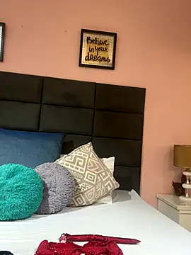 SophiaQueens online show from October 2, 8:05 pm