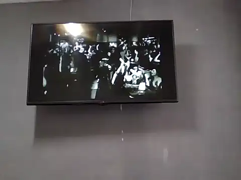 Snapshot of DaphneRosses chatting on October 21, 2:40 pm DaphneRosses online show from October 21, 2:40 pm