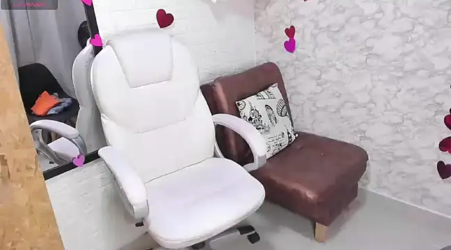 Snapshot of goldilockss15 chatting on March 8, 9:50 am goldilockss15 online show from March 8, 9:50 am