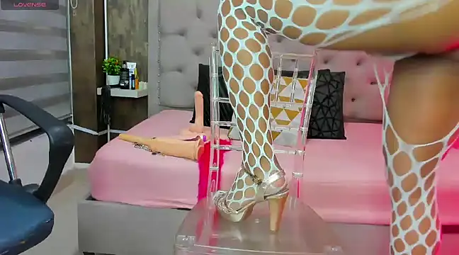 Snapshot of goldilockss15 chatting on March 15, 6:47 am goldilockss15 online show from March 15, 6:47 am