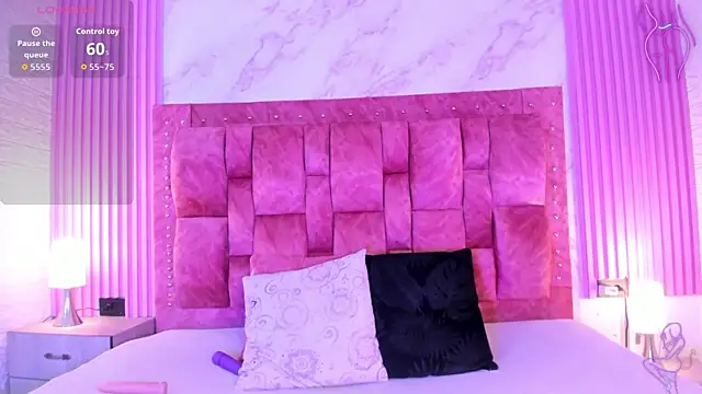 Snapshot of goldilockss15 chatting on September 30, 3:00 am goldilockss15 online show from September 30, 3:00 am