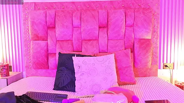 Snapshot of goldilockss15 chatting on October 7, 3:14 am goldilockss15 online show from October 7, 3:14 am