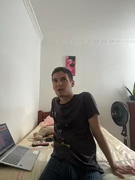 Snapshot of Thiagobb7 chatting on September 17, 7:37 pm Thiagobb7 online show from September 17, 7:37 pm