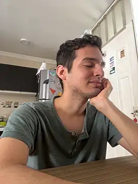 Snapshot of Thiagobb7 chatting on October 13, 3:23 pm Thiagobb7 online show from October 13, 3:23 pm