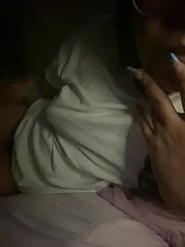 Snapshot of babyluzzy chatting on March 18, 2:36 am babyluzzy online show from March 18, 2:36 am