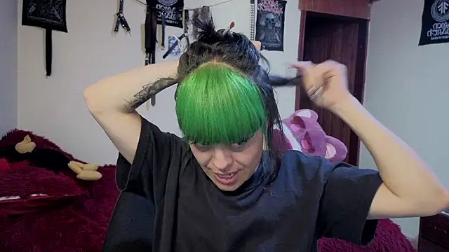 freyaa sorcerees online show from December 2, 3:40 pm