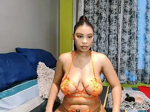 Snapshot of Tallwildnspicey98 chatting on December 4, 5:39 am Tallwildnspicey98 online show from December 4, 5:39 am