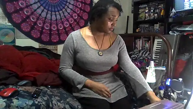 GardeniaFields online show from November 18, 5:12 am