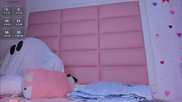 Snapshot of viioletta_18 chatting on October 21, 12:28 pm viioletta 18 online show from October 21, 12:28 pm