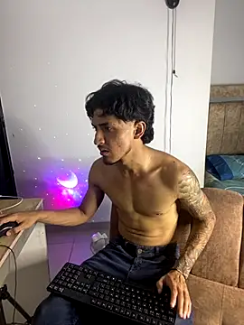 Snapshot of Zayn_kane chatting on December 5, 12:30 am Zayn kane online show from December 5, 12:30 am