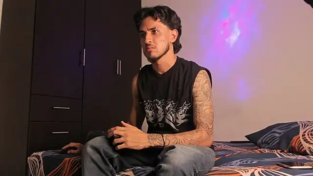 Snapshot of Zayn_kane chatting on June 24, 2:32 am Zayn kane online show from June 24, 2:32 am