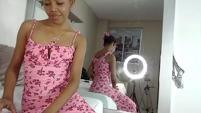 willow smitt online show from November 9, 12:58 pm