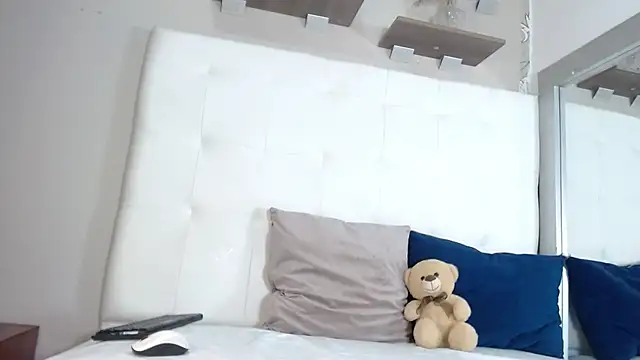 willow smitt online show from November 10, 12:48 pm