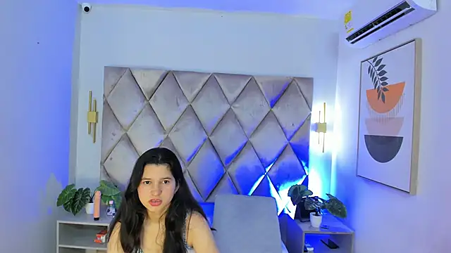 lucianasmith  online show from March 15, 12:02 pm