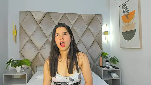 lucianasmith  online show from March 21, 12:39 pm