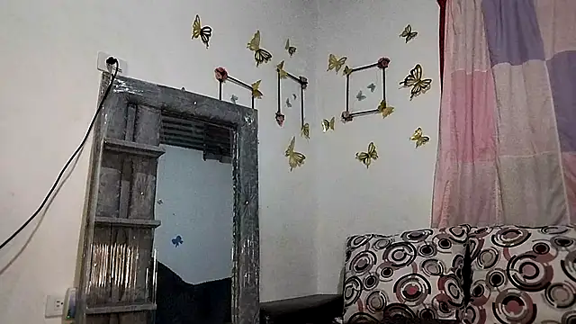 Snapshot of Milu_curly chatting on September 20, 5:19 am Milu curly online show from September 20, 5:19 am