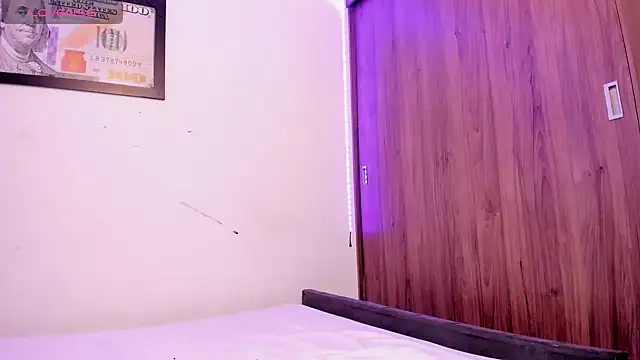 NAOMMII  online show from December 16, 2:44 pm