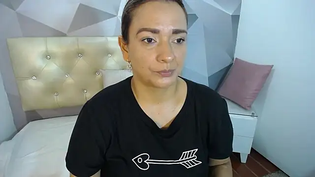 Milf-Prettyboobs online show from October 27, 11:14 am