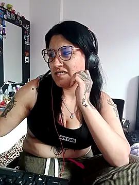 DaniPoison online show from November 6, 8:10 pm