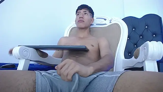 dareck 18 online show from March 12, 2:30 am