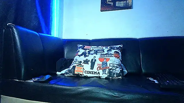 Snapshot of dareck_18 chatting on July 2, 10:27 pm dareck 18 online show from July 2, 10:27 pm