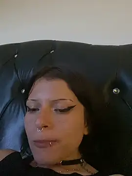 Snapshot of val_zx chatting on June 23, 11:14 pm val zx online show from June 23, 11:14 pm