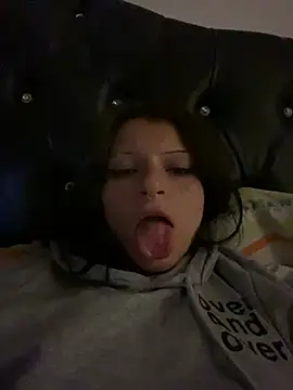 Snapshot of val_zx chatting on June 26, 10:08 am val zx online show from June 26, 10:08 am