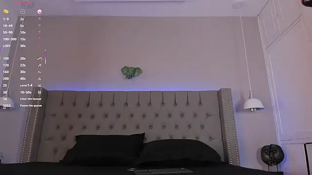 Emiliana Rios online show from October 28, 3:54 am