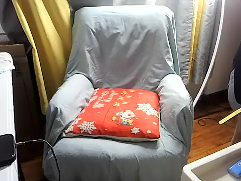 Snapshot of mak_mark92 chatting on January 6, 10:52 am mak mark92 online show from January 6, 10:52 am