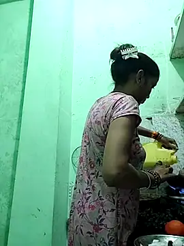 Snapshot of Hotty-Nidhi chatting on September 18, 3:47 pm Hotty-Nidhi online show from September 18, 3:47 pm