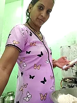 Snapshot of Hotty-Nidhi chatting on October 4, 5:38 am Hotty-Nidhi online show from October 4, 5:38 am