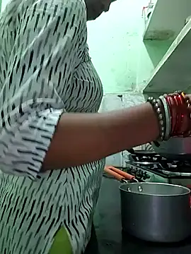 Snapshot of Hotty-Nidhi chatting on October 18, 4:41 pm Hotty-Nidhi online show from October 18, 4:41 pm