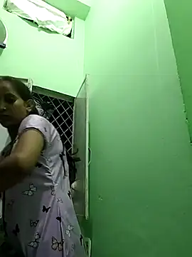 Snapshot of Hotty-Nidhi chatting on October 19, 4:51 pm Hotty-Nidhi online show from October 19, 4:51 pm