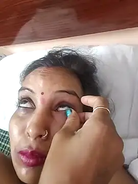 Snapshot of Hotty-Nidhi chatting on October 24, 1:35 am Hotty-Nidhi online show from October 24, 1:35 am