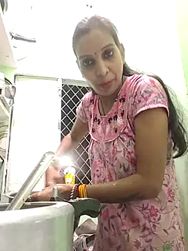 Snapshot of Hotty-Nidhi chatting on November 13, 3:55 pm Hotty-Nidhi online show from November 13, 3:55 pm