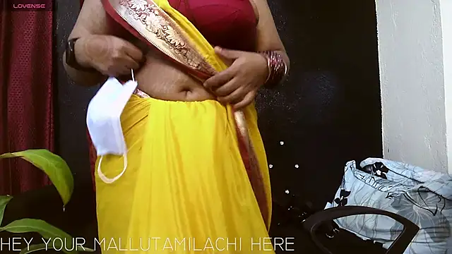 Snapshot of mallutamizhachi chatting on October 21, 1:39 am mallutamizhachi online show from October 21, 1:39 am