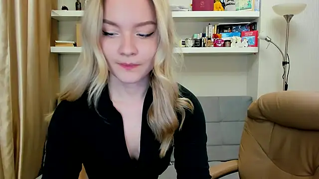 Kara Smith  online show from December 8, 1:24 am