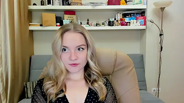 Kara Smith  online show from December 26, 10:20 pm