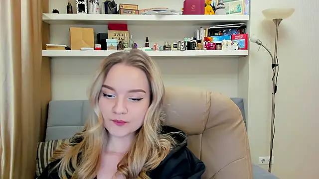 Kara Smith  online show from January 15, 11:19 pm