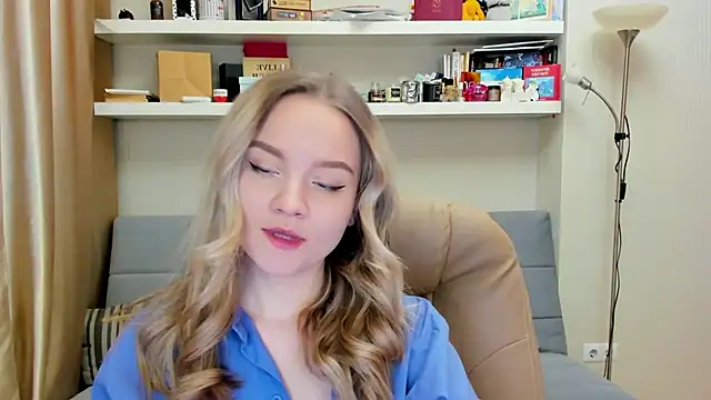 Kara Smith  online show from January 18, 10:39 pm