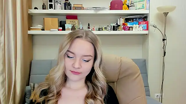 Kara Smith  online show from January 29, 11:35 pm