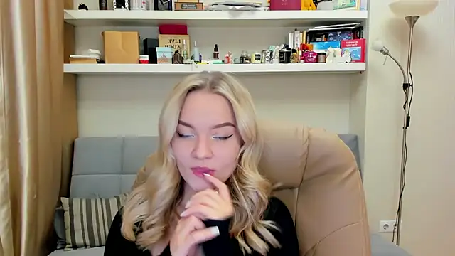 Kara Smith  online show from February 16, 9:27 pm