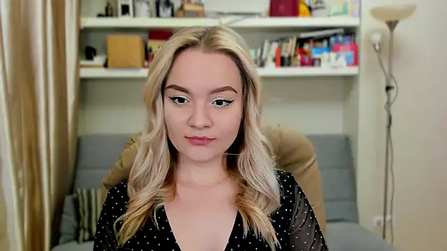 Kara Smith  online show from September 13, 9:47 pm