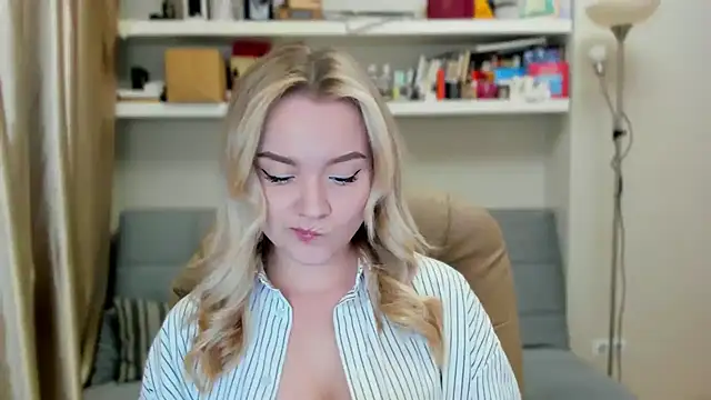 Kara Smith  online show from September 19, 10:54 pm