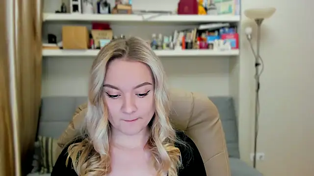 Kara Smith  online show from October 22, 10:42 pm