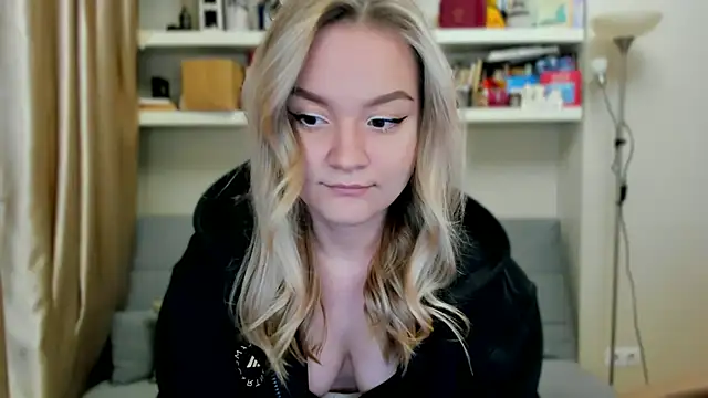 Kara Smith  online show from November 5, 11:05 pm