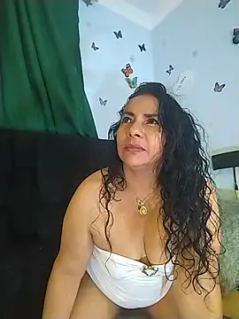 AlexaNovoa  online show from June 5, 1:45 am