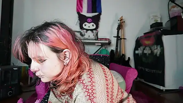 Snapshot of Devil_And_Princess chatting on October 2, 3:24 am Devil And Princess online show from October 2, 3:24 am