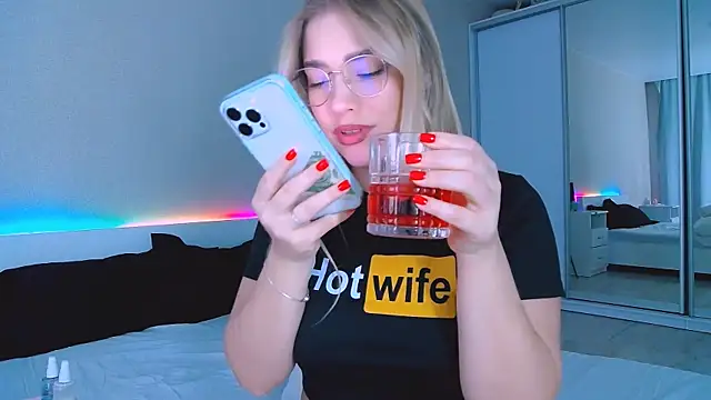 Snapshot of DIANAxxxDIAMOND chatting on September 20, 8:15 am DIANAxxxDIAMOND online show from September 20, 8:15 am