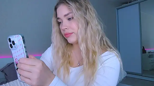 Snapshot of DIANAxxxDIAMOND chatting on October 1, 7:36 am DIANAxxxDIAMOND online show from October 1, 7:36 am